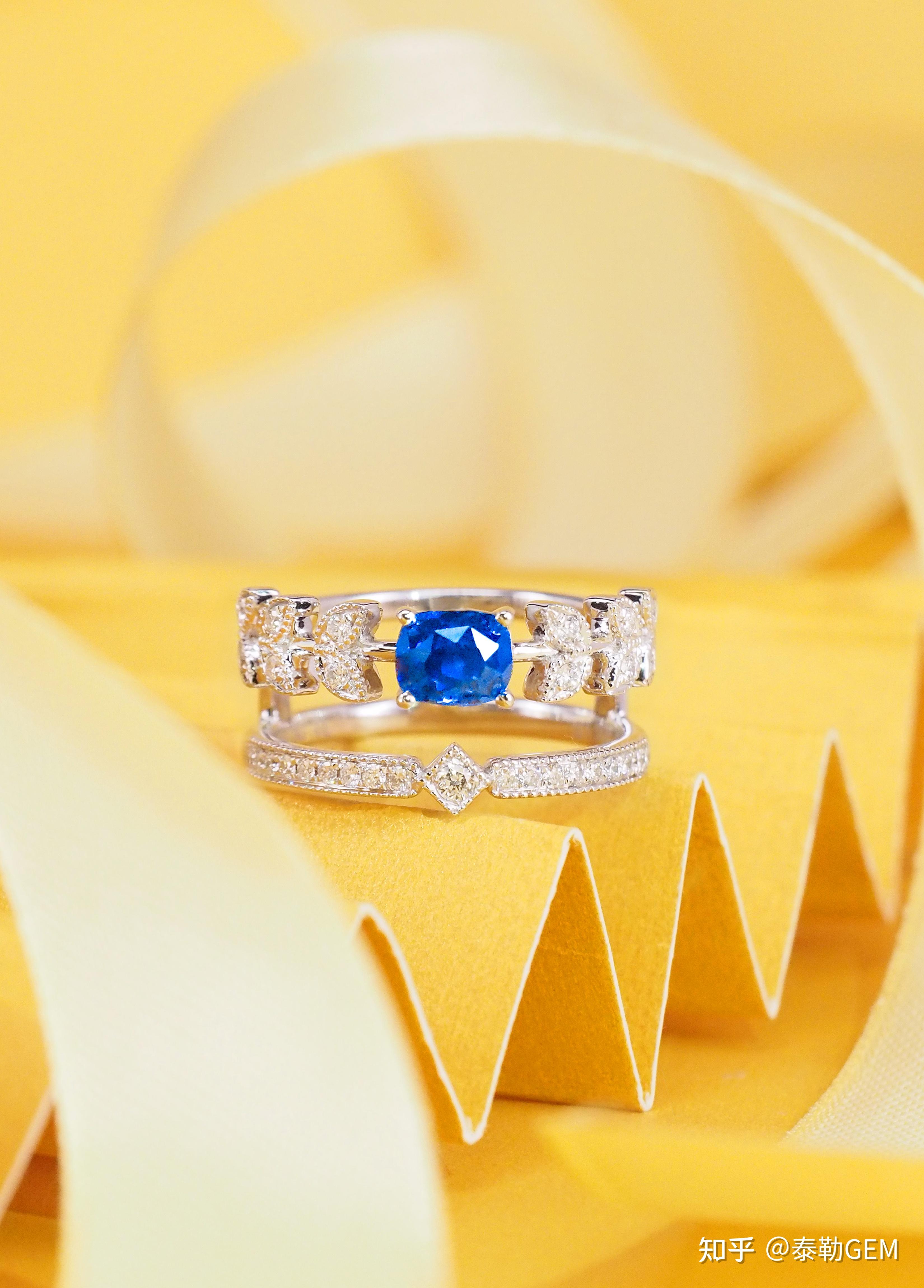 彩色宝石戒指不同款式搭配有什么技巧