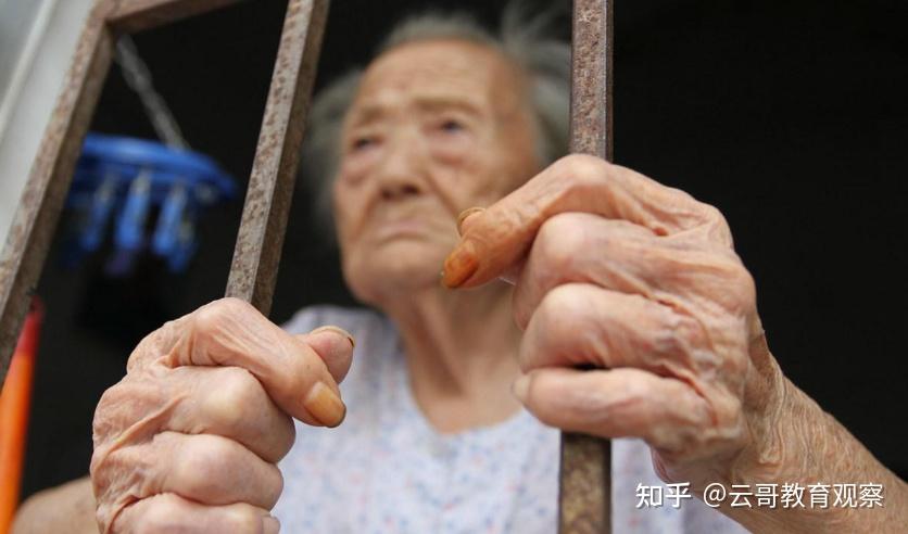 印度疫情下弃养拒医致死所有匪夷所思的行为让我们看到家庭教育最缺的