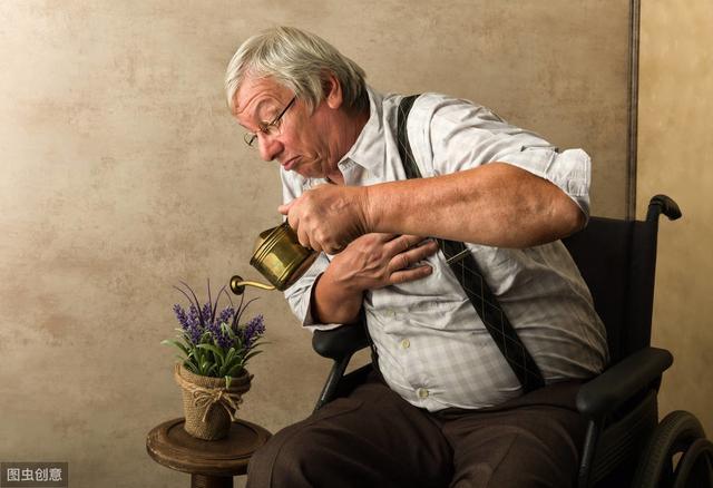 痴呆父亲老不正经家人抬不起头如何照顾好痴呆老人