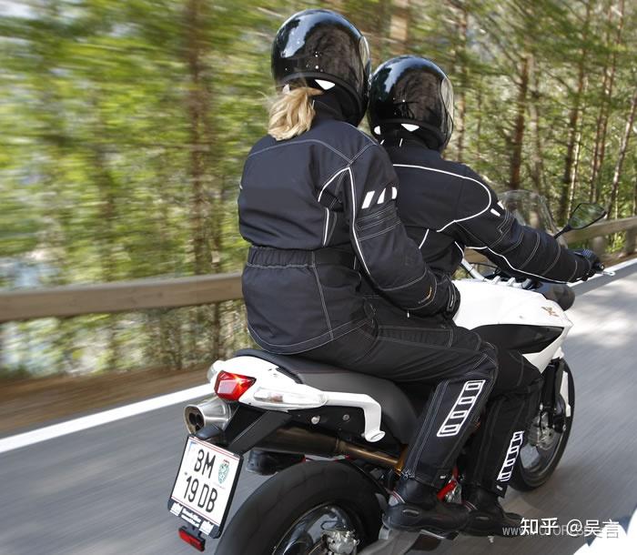摩托车带人看完这篇保证女骑更爱你