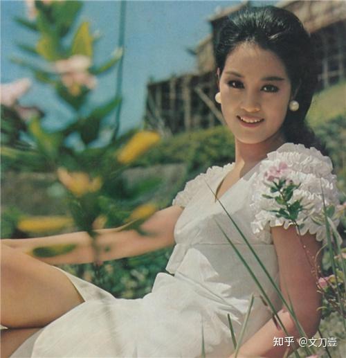 而他的三哥赵世曾是个风流公子,那个时候,赵世曾跟邵氏女星姚炜缠绵不