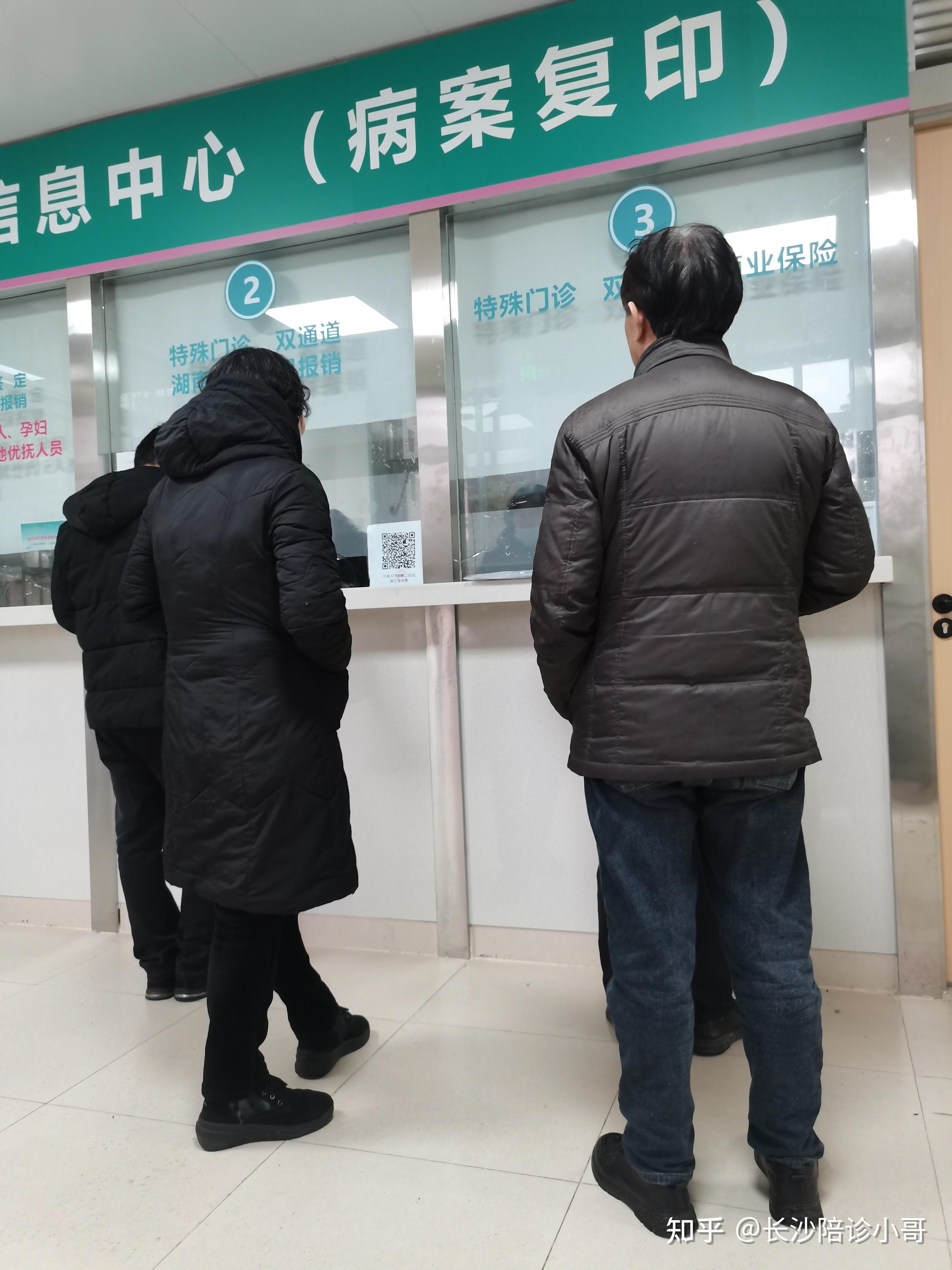 关于空军总医院、护士全程协助陪同跑腿预约挂号，办事效率高的信息