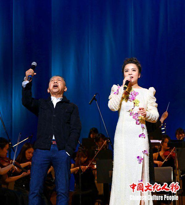 组图左宏元周倩邓丽君名曲演唱会在东京成功举行
