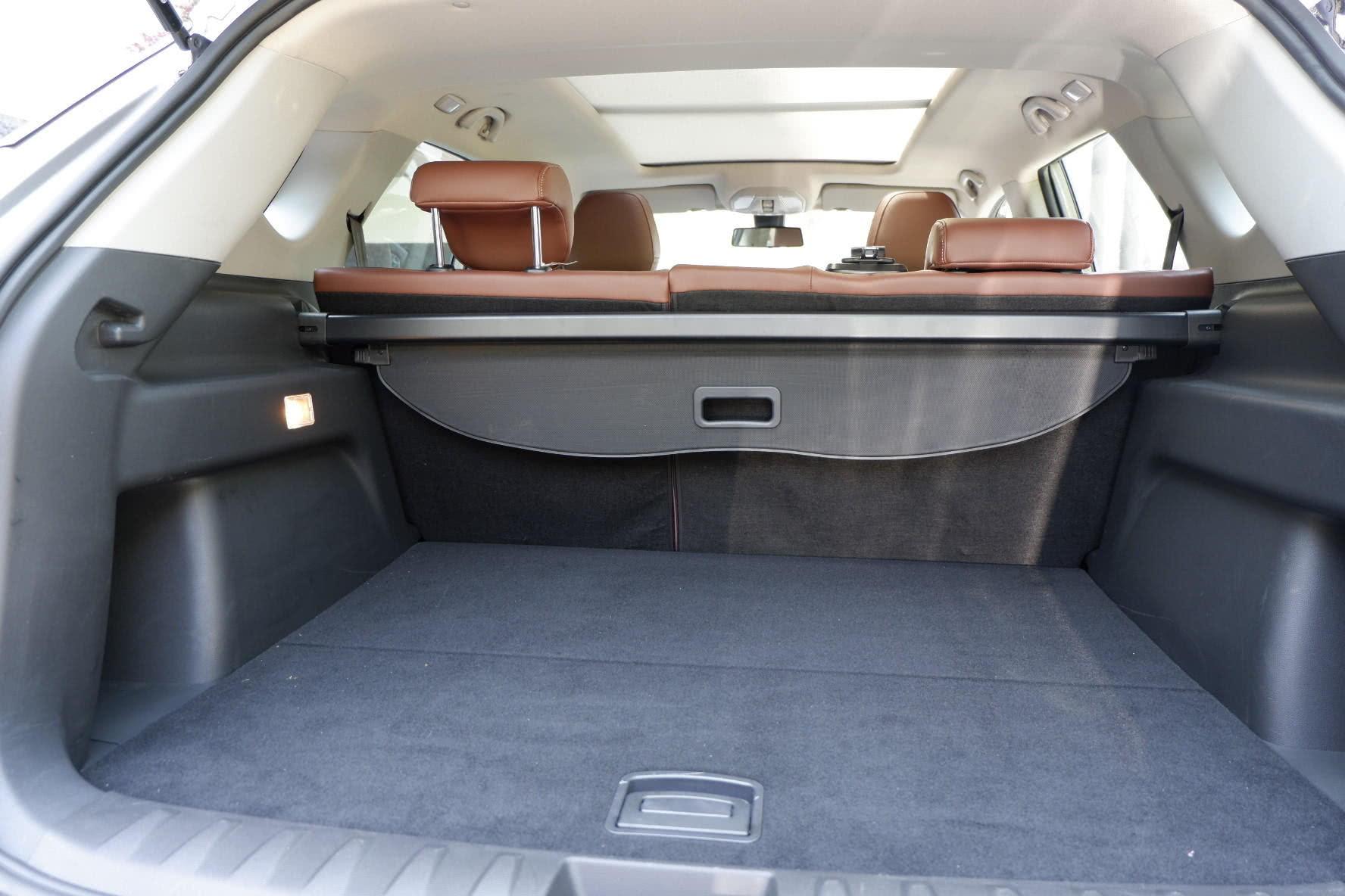 华晨中华v6定义在紧凑型suv,而凭借同级别最宽的车身,在空间上甚至