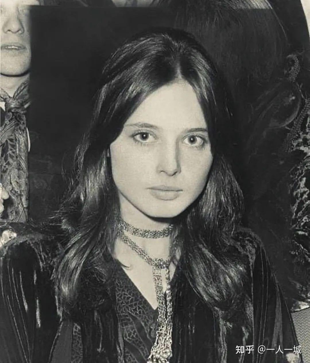 她是宇宙最美星二代酬金全球最高却因年老色衰中年