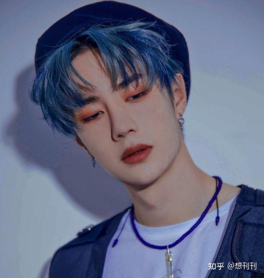 王一博的浓妆和别人就不同了,别人是增色,他的浓妆总有点封印他颜值的