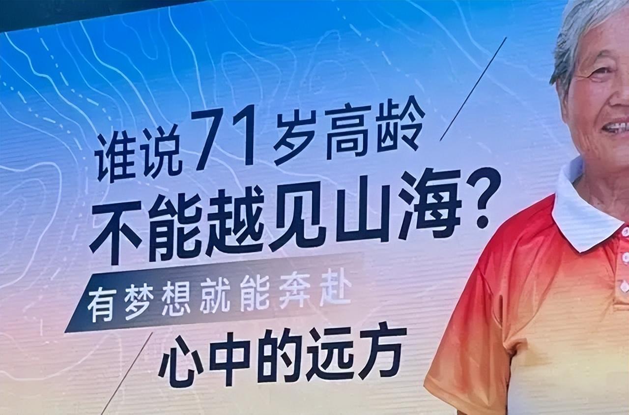 事件起初,怒砸引擎盖的奔驰车主成为众矢之的,他也因为自己的一时冲动