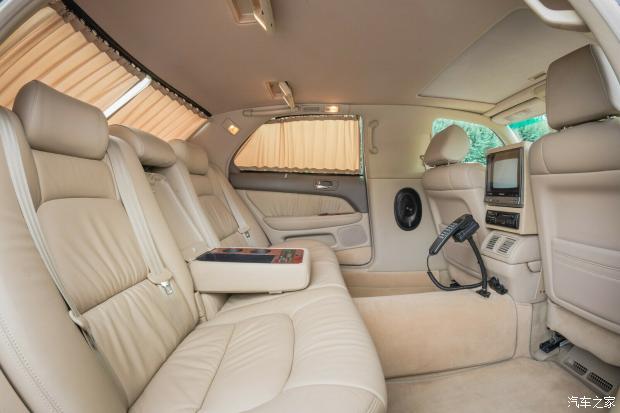 未做过多的改动,仅仅在b柱位置增加了一组和整车内饰不太协调的扬声器