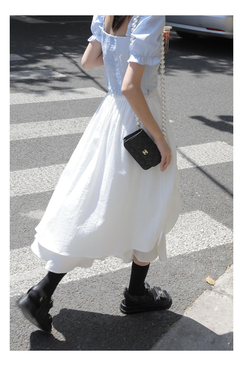 白色半身裙应该搭配什么上衣