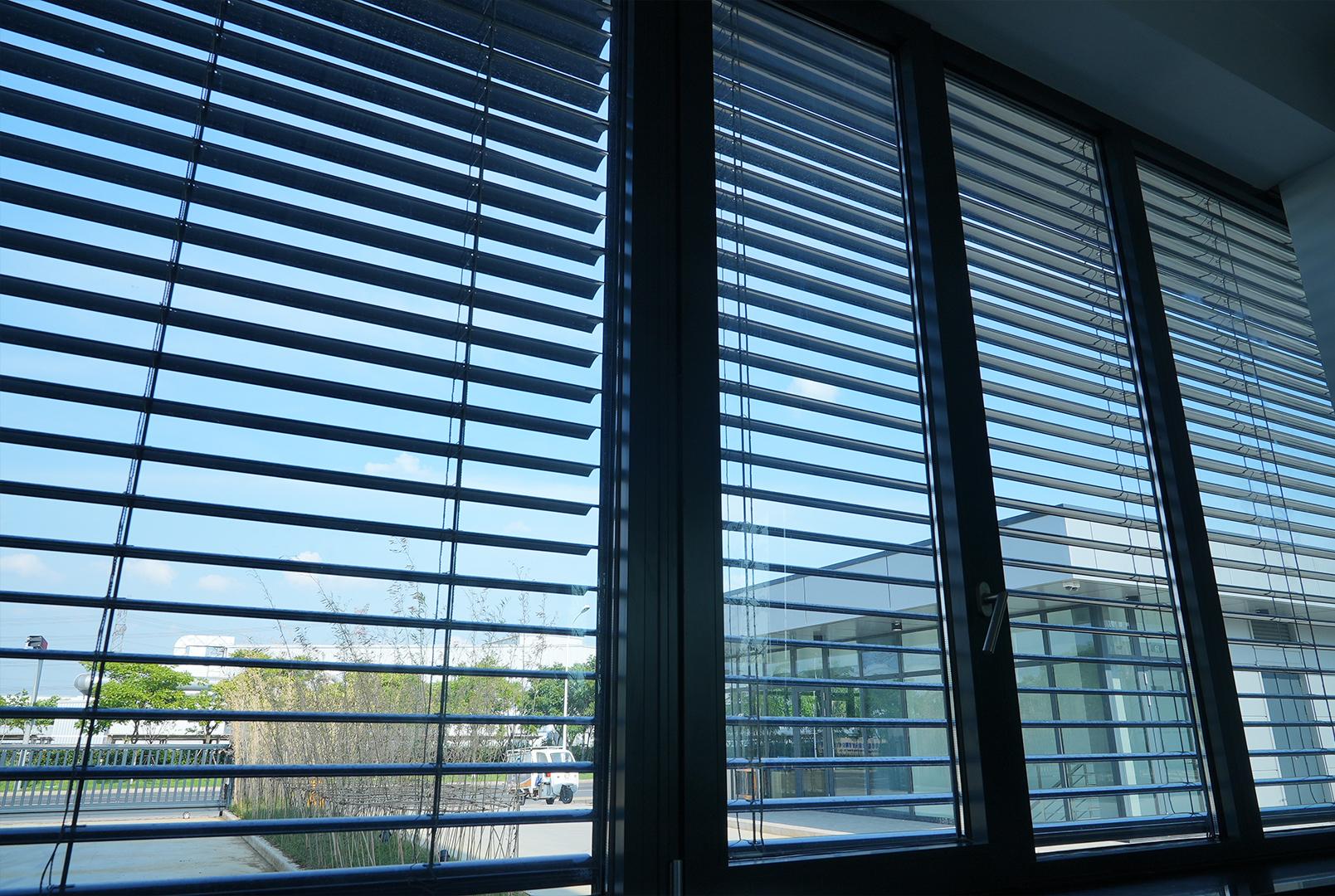 铝制百叶帘案例|智能遮阳---无锡哈威液压系统新建厂房 - 知乎
