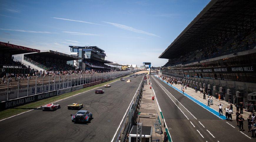 法国勒芒复古跑车精英赛理查德米勒用rm1102为其助力