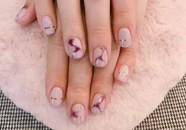 这里可能是最全的新年美甲集合了-新年美甲图片2021简单大方红色衣服