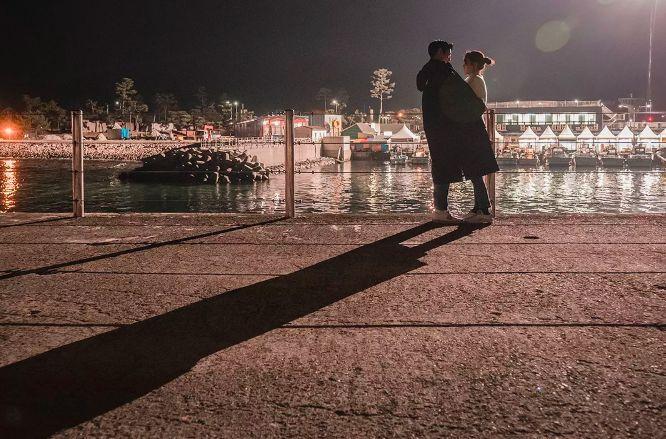 昼颜情人再度重逢后的情感纠葛道出婚外情表象下的爱情本质