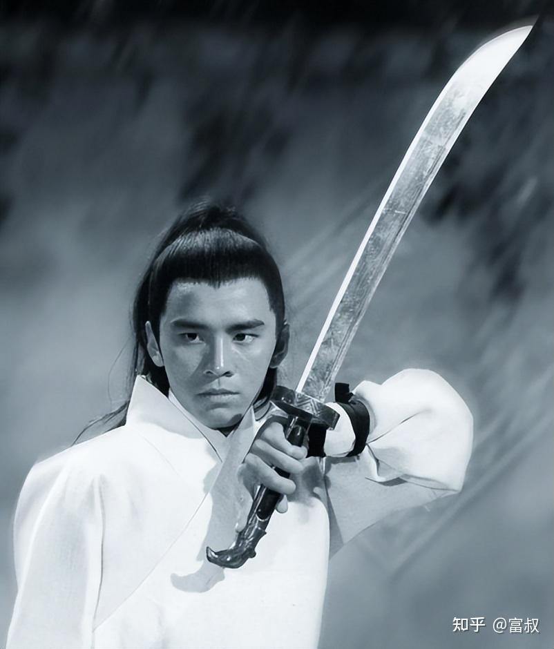 拍摄《十三太保》时,需要从50尺的城楼上跳下,没有威亚,地上铺着5层纸