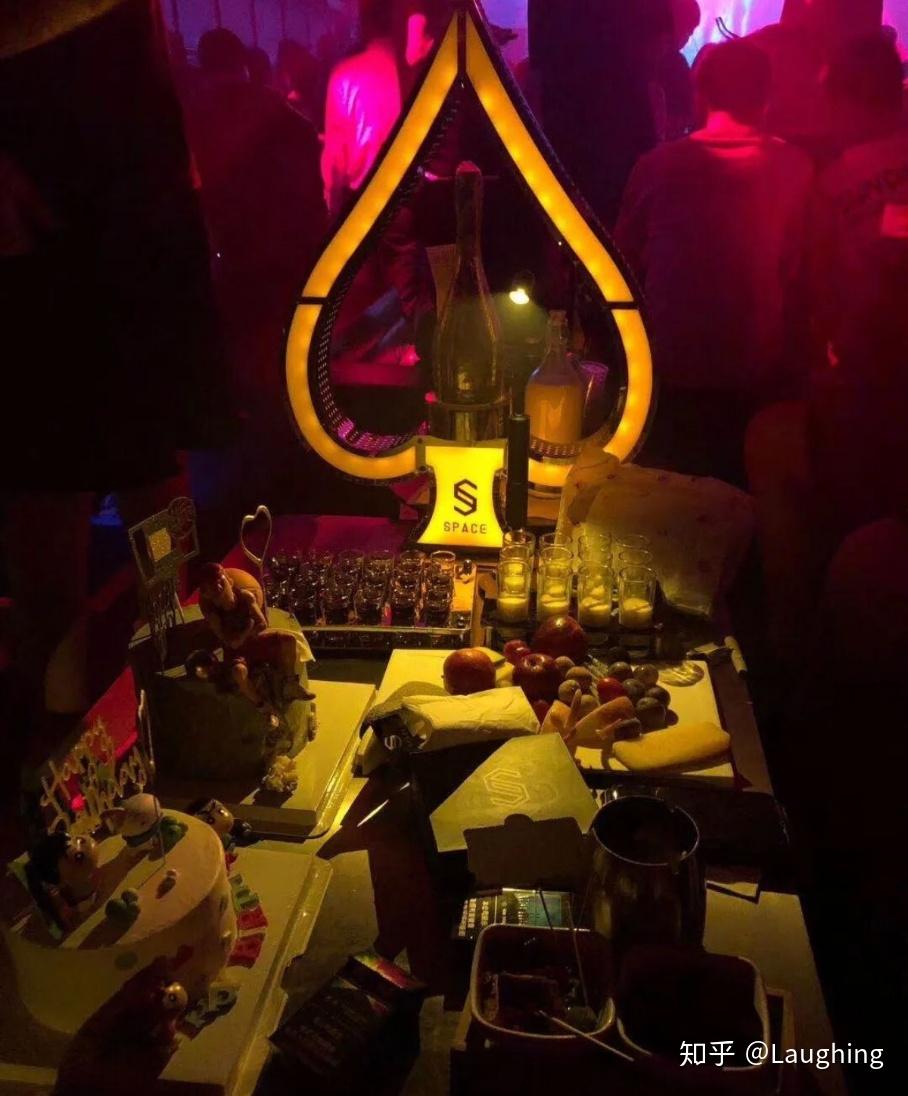 男生的朋友圈偶尔发喝酒的照片会引起女生反感吗