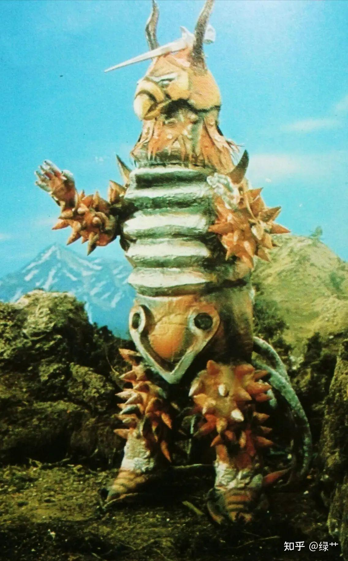 正准备摧毁秘密基地,这时,马德科恩从古罗斯星调来的怪兽安特隆出现了