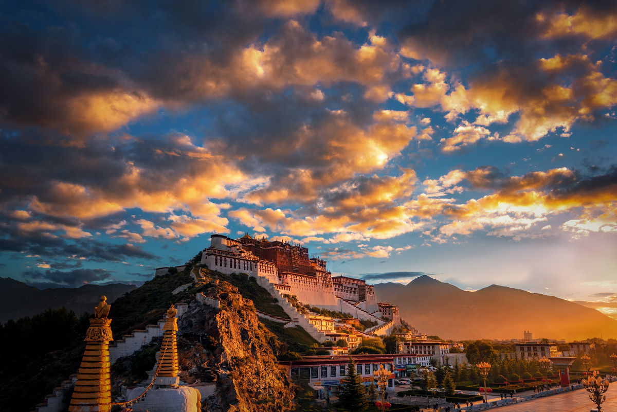 西藏拉萨风景 布达拉宫古老建筑桌面壁纸-桌面壁纸下载-云猫壁纸网