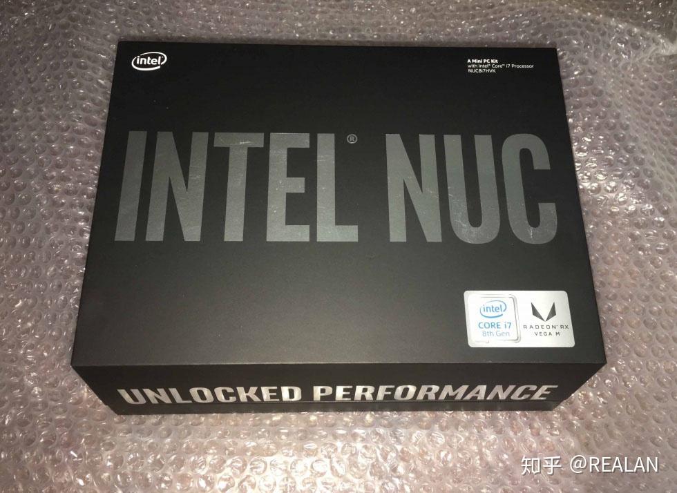 mini这类比较传统的mini pc,它们越来越精致小巧,追求在迷你机身内