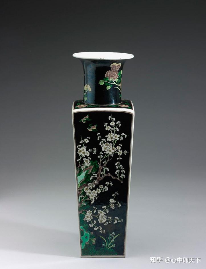 清康熙景德镇民窑黑地素三彩四季花鸟纹方瓶