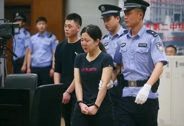 女子睡觉被2岁儿子吵醒，残忍将其杀害，法庭上对丈夫说：我再生个补偿！ 知乎