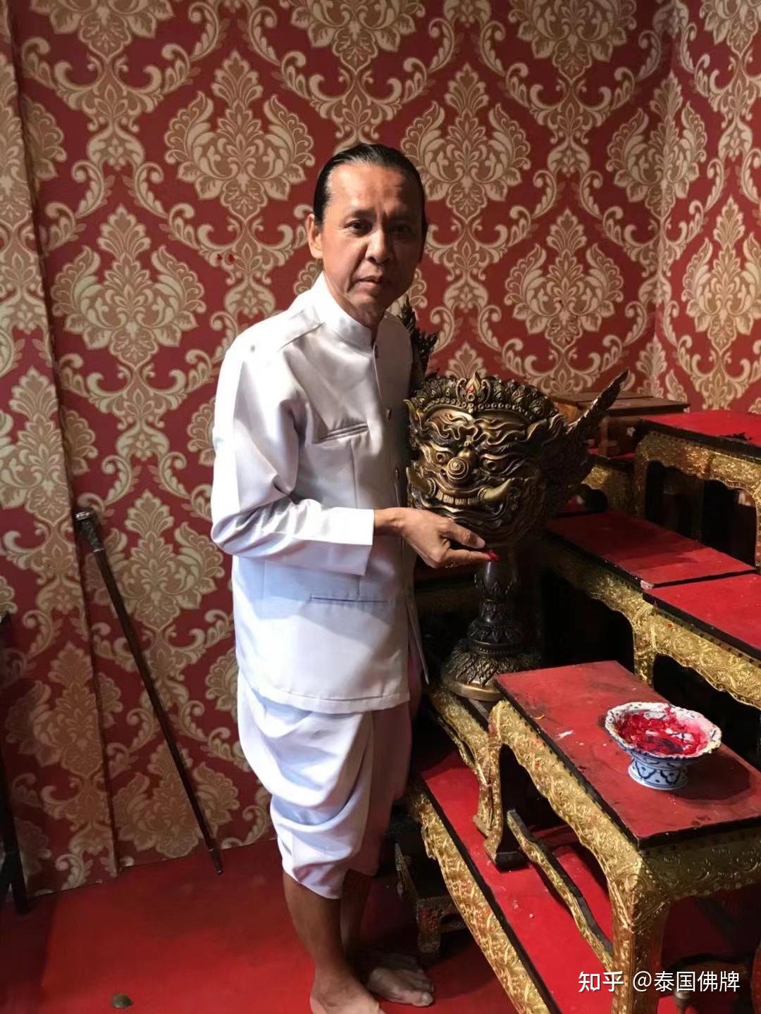 解密泰国佛牌之当代帕皮拉天神督造之父隐修派高僧龙婆恩eng