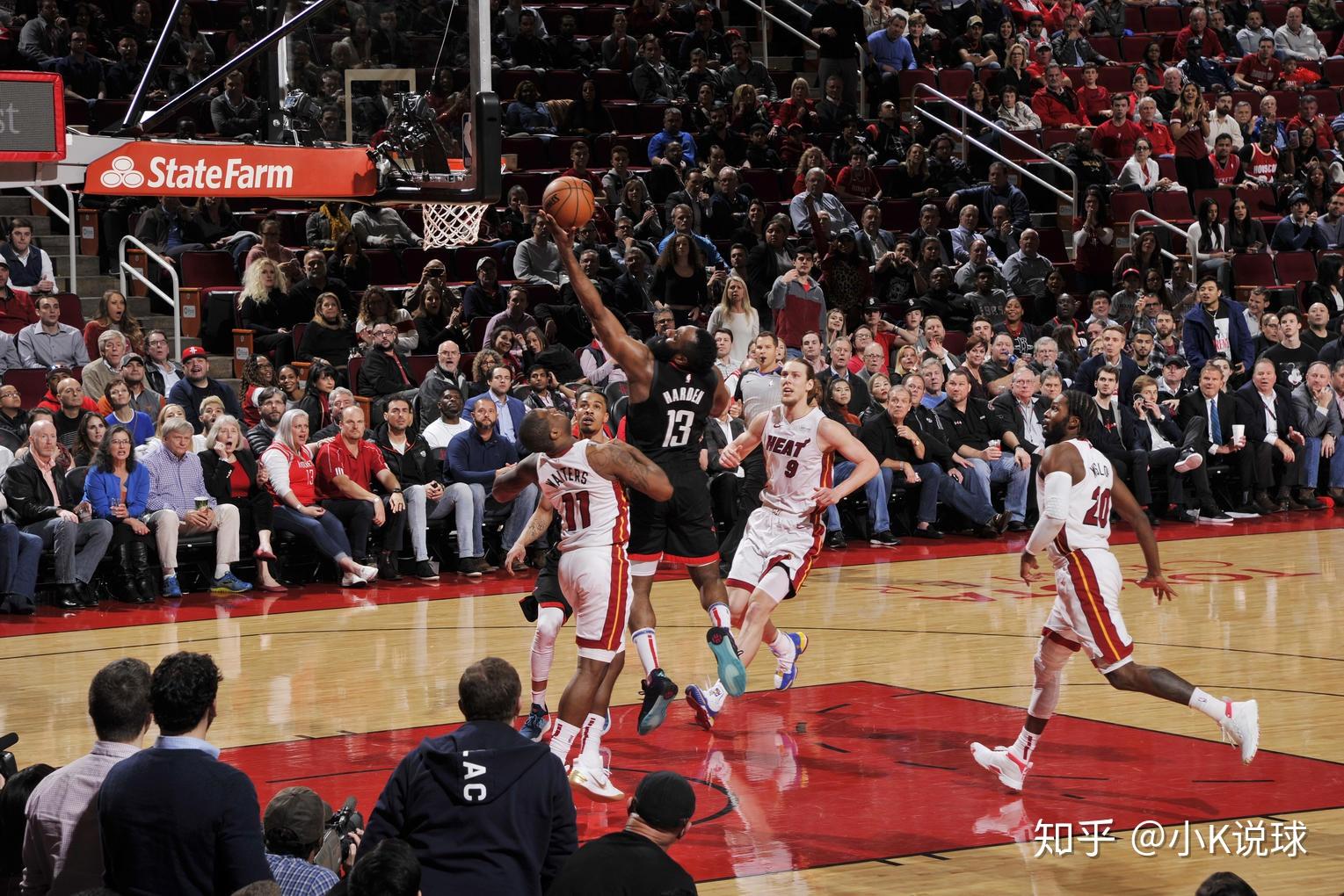 破联防的两种方式一是合理的战术布置二是合理的詹姆斯哈登