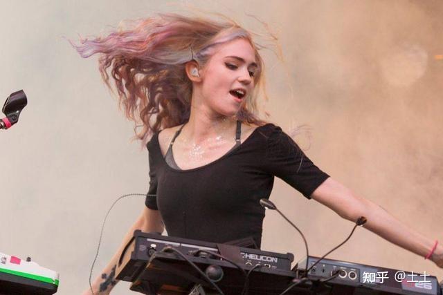 硅谷钢铁侠elonmusk和末日纹身仙女grimes的网恋情缘