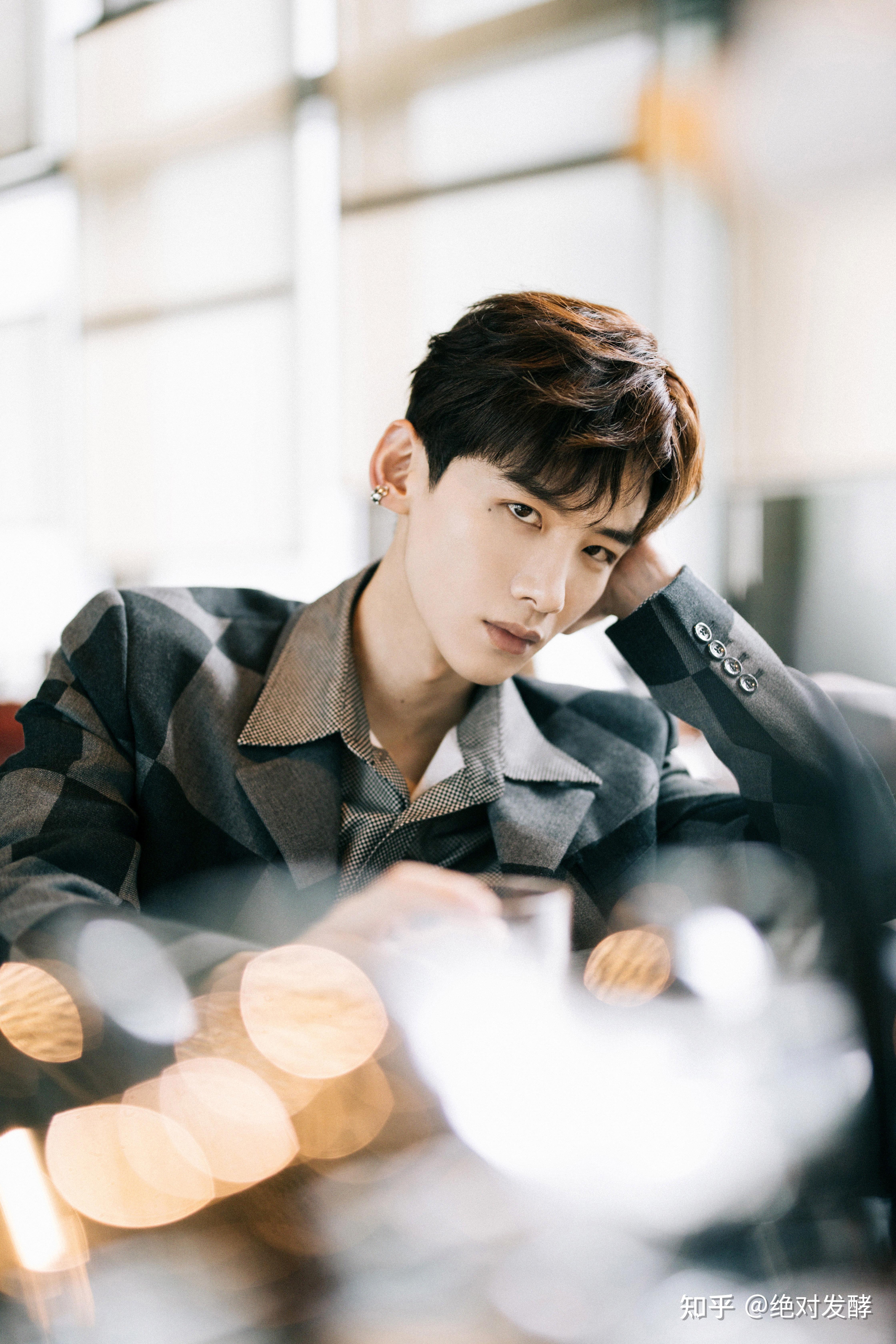 白敬亭壁纸高清无水印