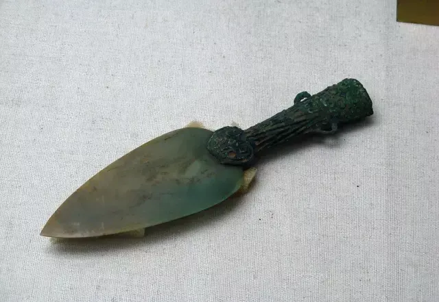 古代高帅富才用得起的兵器：商代青铜矛 - 知乎