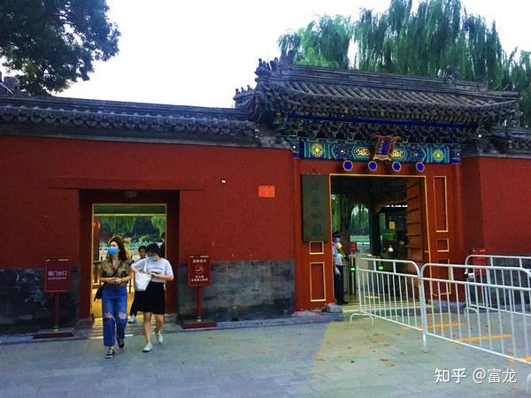 北海公园，按神话打造的仙界，亮点是白塔 - 知乎