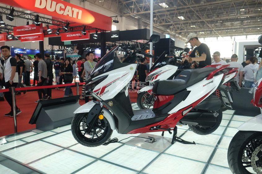 通勤神器速可达北京摩展中的踏板摩托