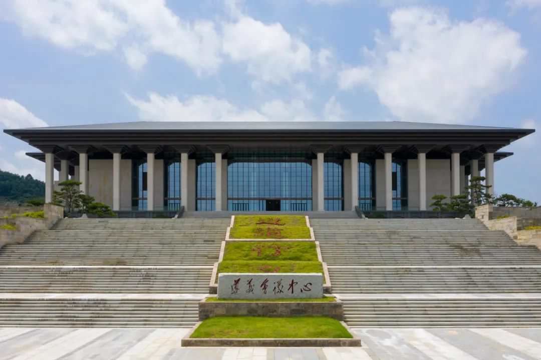 金螳螂 连续17年 [1]中国建筑装饰百强企业第1名 遵义会议中心座掠谮