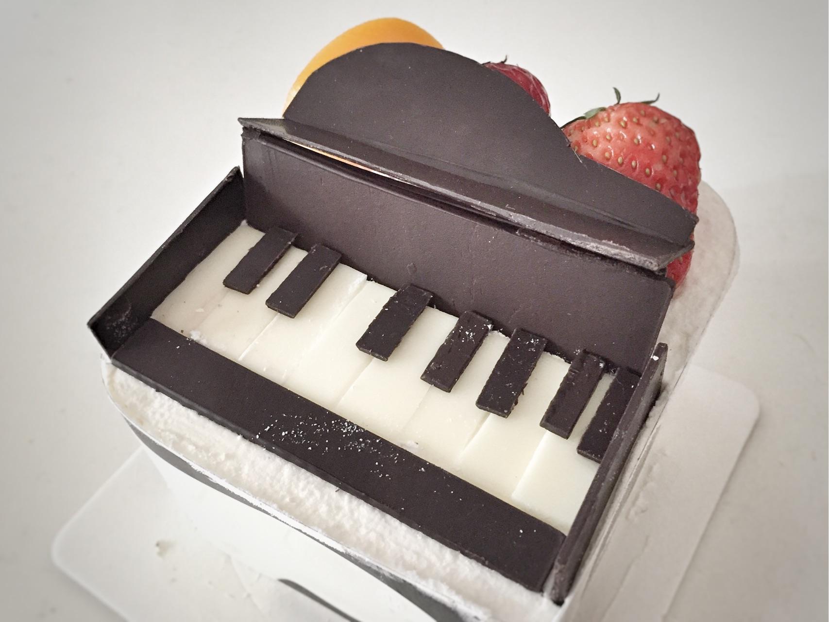 钢琴巧克力奶油蛋糕_良肉包包-站酷ZCOOL