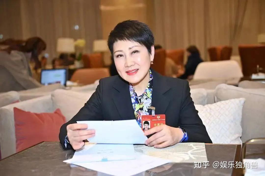 设立奖项,规范版权,完善监管机制,微短剧如何从"网红"到长红?