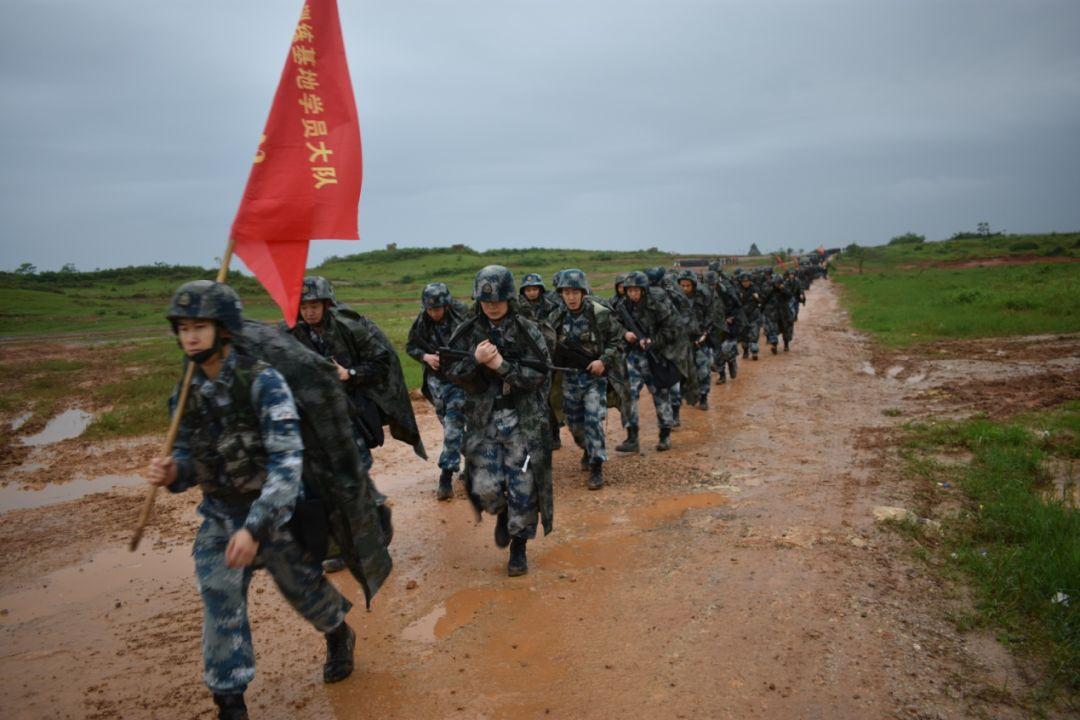 骠骑营"参谋是一个是"动词"越来越清晰地展现在每个人身上"参谋的型"