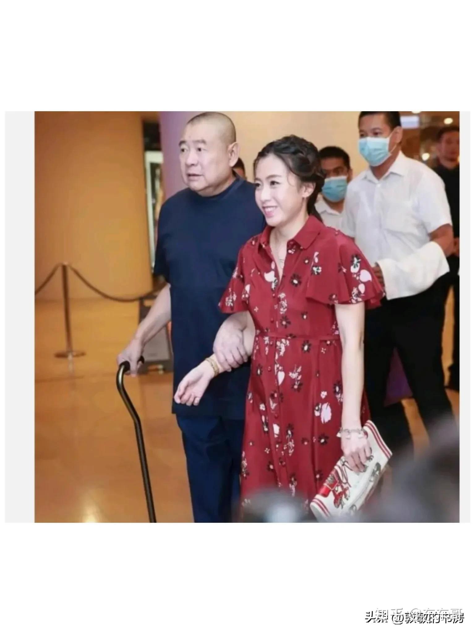 刘銮雄风流事女星一网打尽被讽绝育的狗