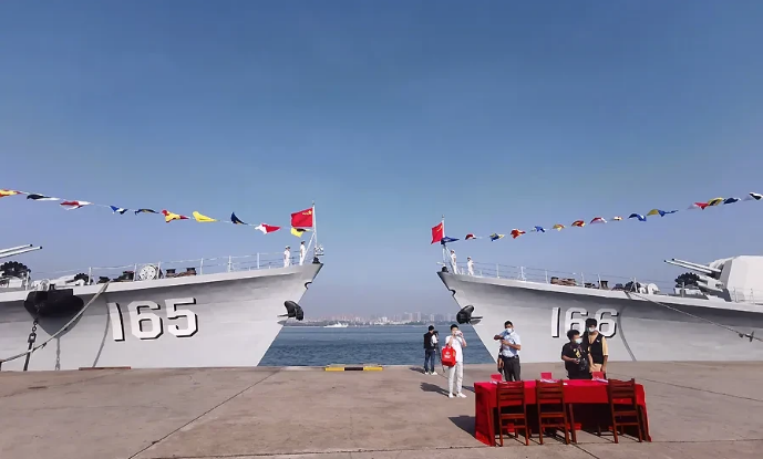 165湛江号导弹驱逐舰光荣退役 将作为靶舰 测试反舰弹道导弹