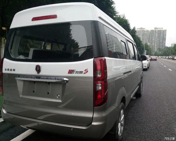 金杯海狮s新车型上市不到6万就配双色车身双侧滑门