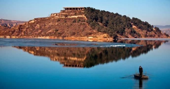 寿阳县境内南燕竹镇蔡庄村附近,是人字河的交汇点,为一处人工中型水库