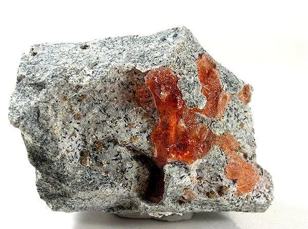 32氟碳铈矿33红锌矿34针钠锰石针钠锰石 钠沸石 方沸石 霓石矿标针钠