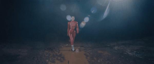 《美丽毒素》炸给你看！大尺度科幻猎奇新剧