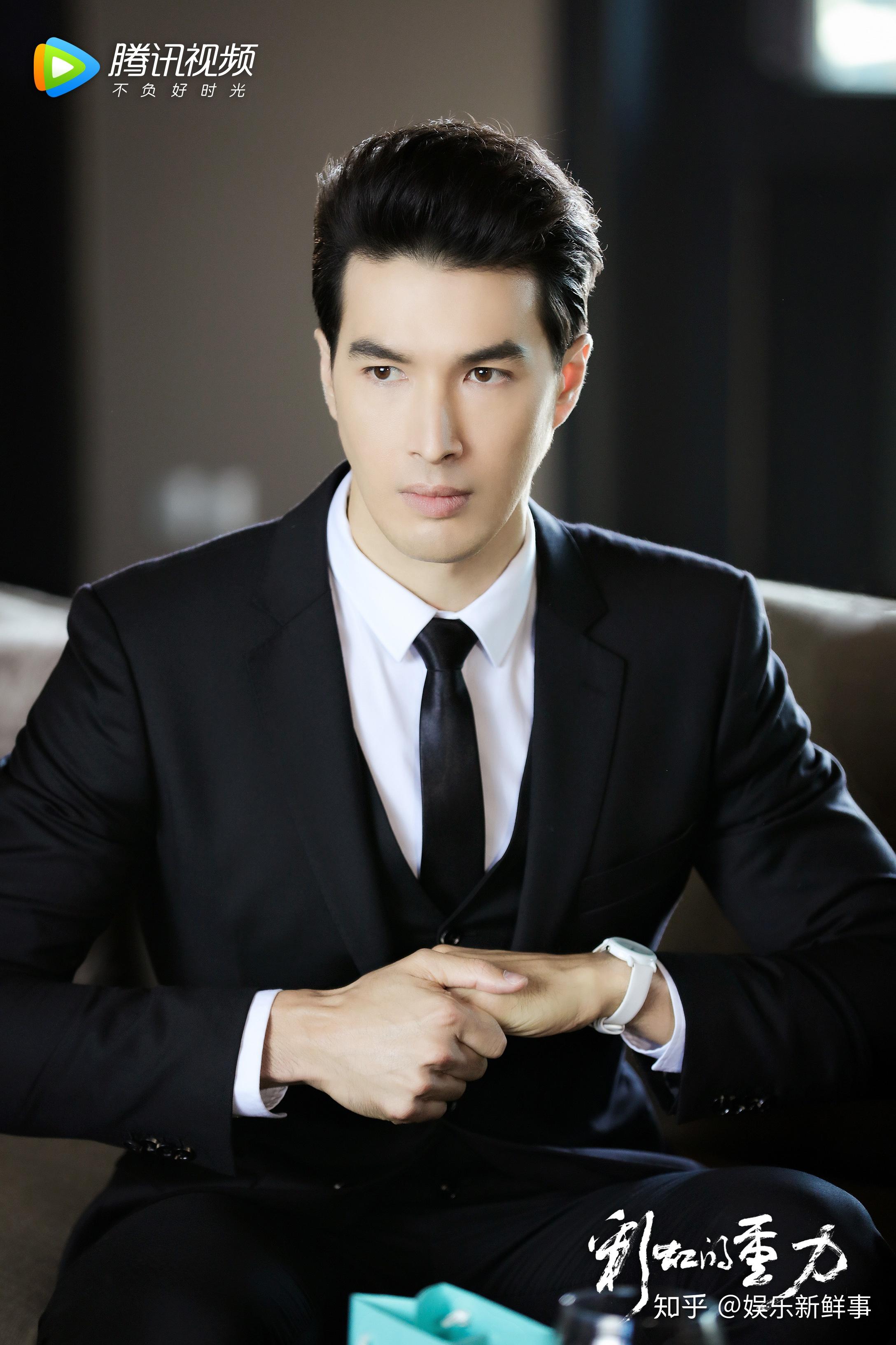 锦荣彩虹的重力今日开播三大长腿男模天团组合爆笑来袭