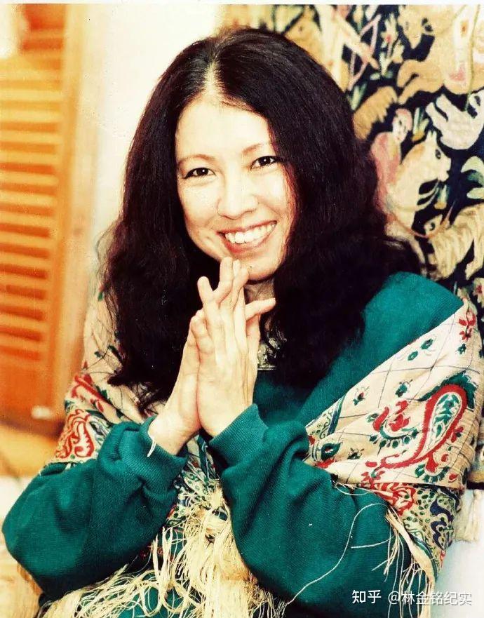 三毛,是中国台湾当代女作家,旅行家.1973年 定居撒哈拉沙漠.