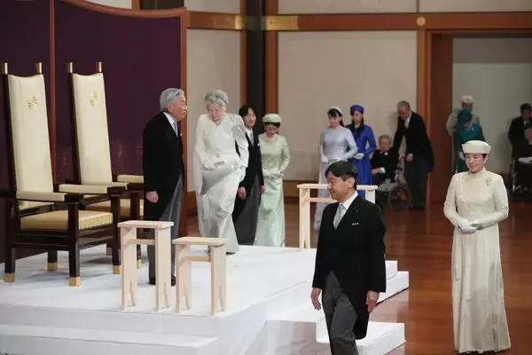 她是日本皇室首位平民皇后 也是日本最会穿衣服的女人 美智子皇后的服装 双偶网 她是日本皇室首位平民皇后 也是日本最会穿衣服的女人 美智子皇后的服装 双偶网