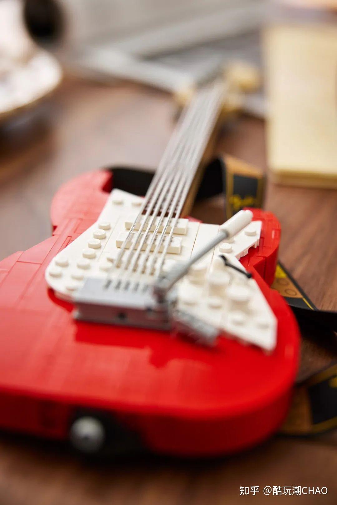 乐高正式发布21329fenderstratocaster吉他有两种颜色