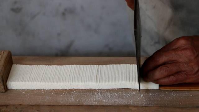 阮老师还教我,古方糕点最重要的一点是应季而制.