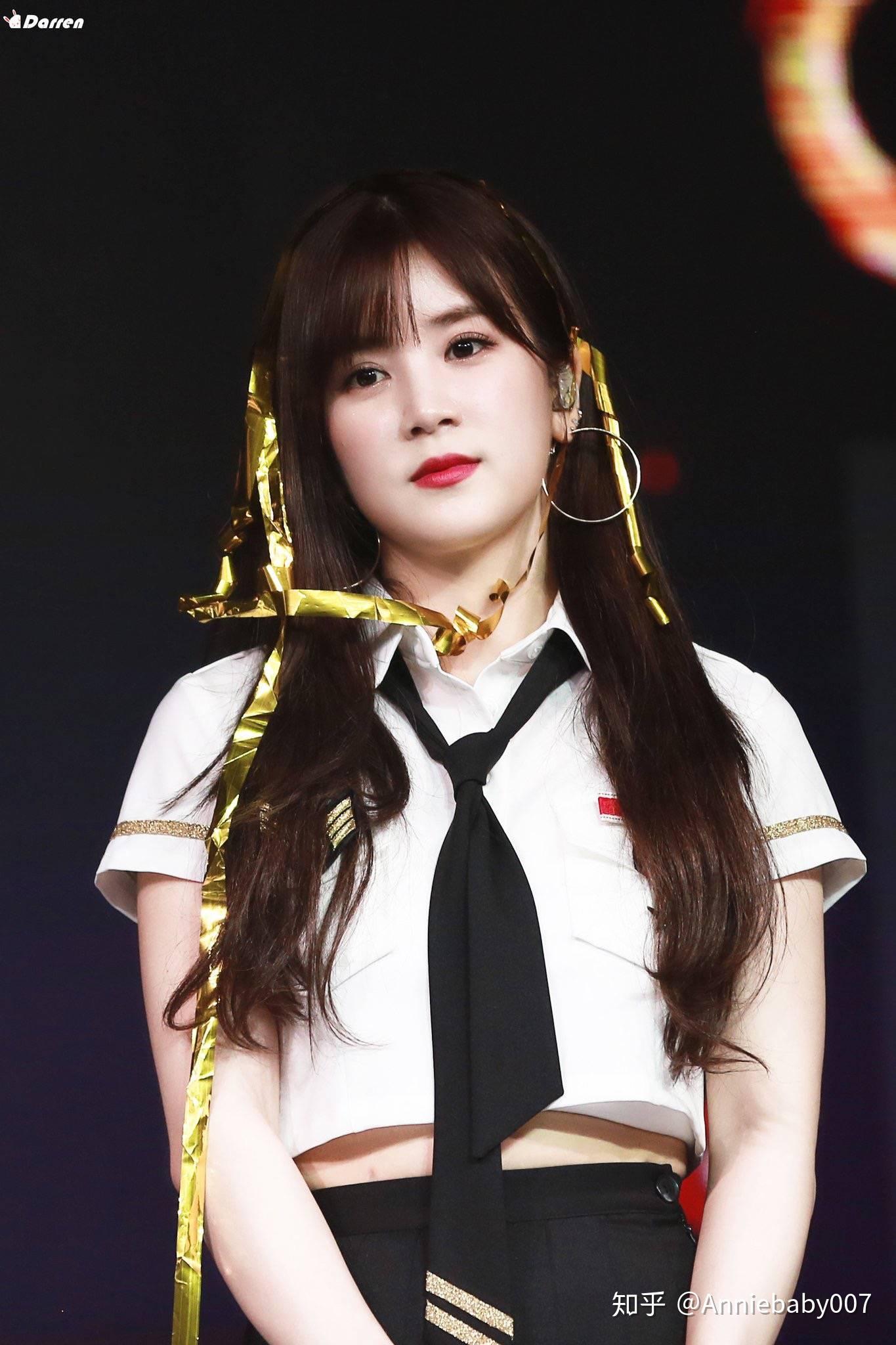 第一个 apink队长朴初珑,个人私心认为她的颜值可以排对内第一,颜值很