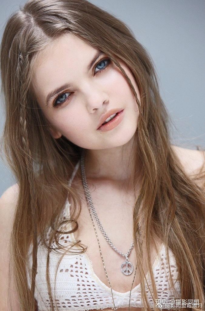 一个女孩名叫alina在美女如云的乌克兰脱颖而出