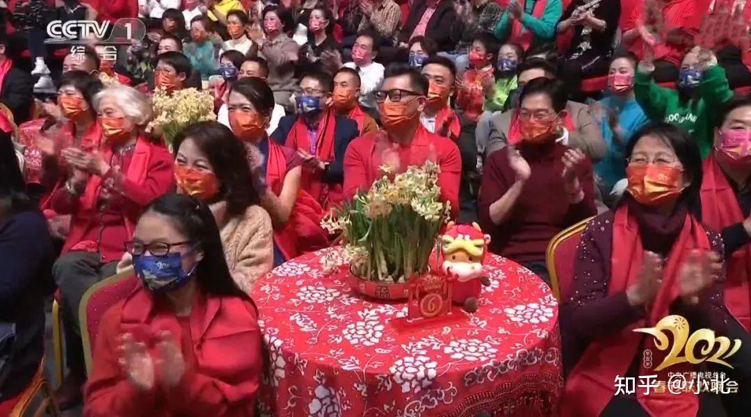 如何评价岳云鹏和孙越在2021央视春晚上表演的相声年三十的歌