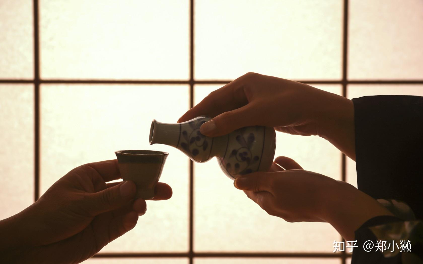 喝日本清酒别让错误的倒酒方式毁了气氛